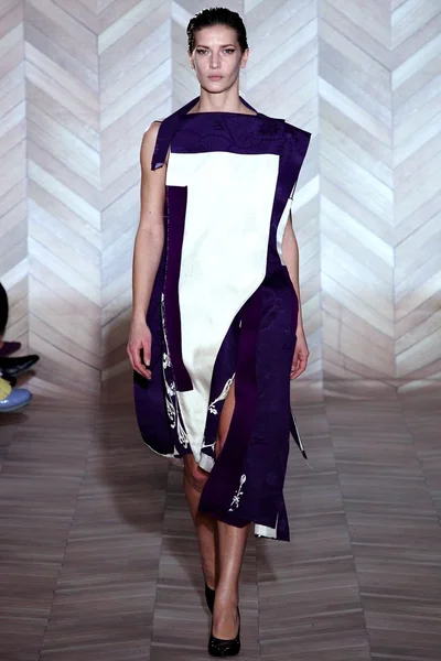 Look 32